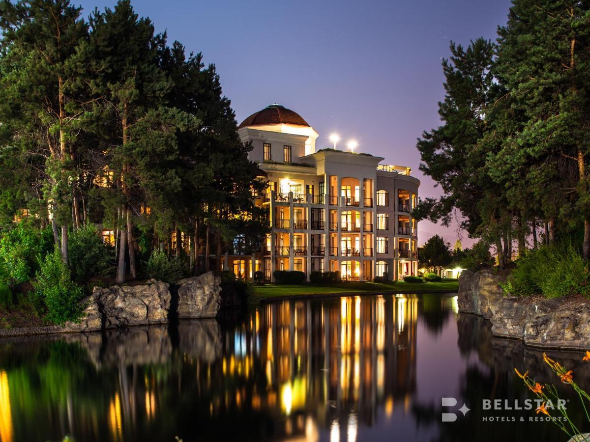 The Royal Kelowna - Bellstar Hotels & Resorts Екстер'єр фото