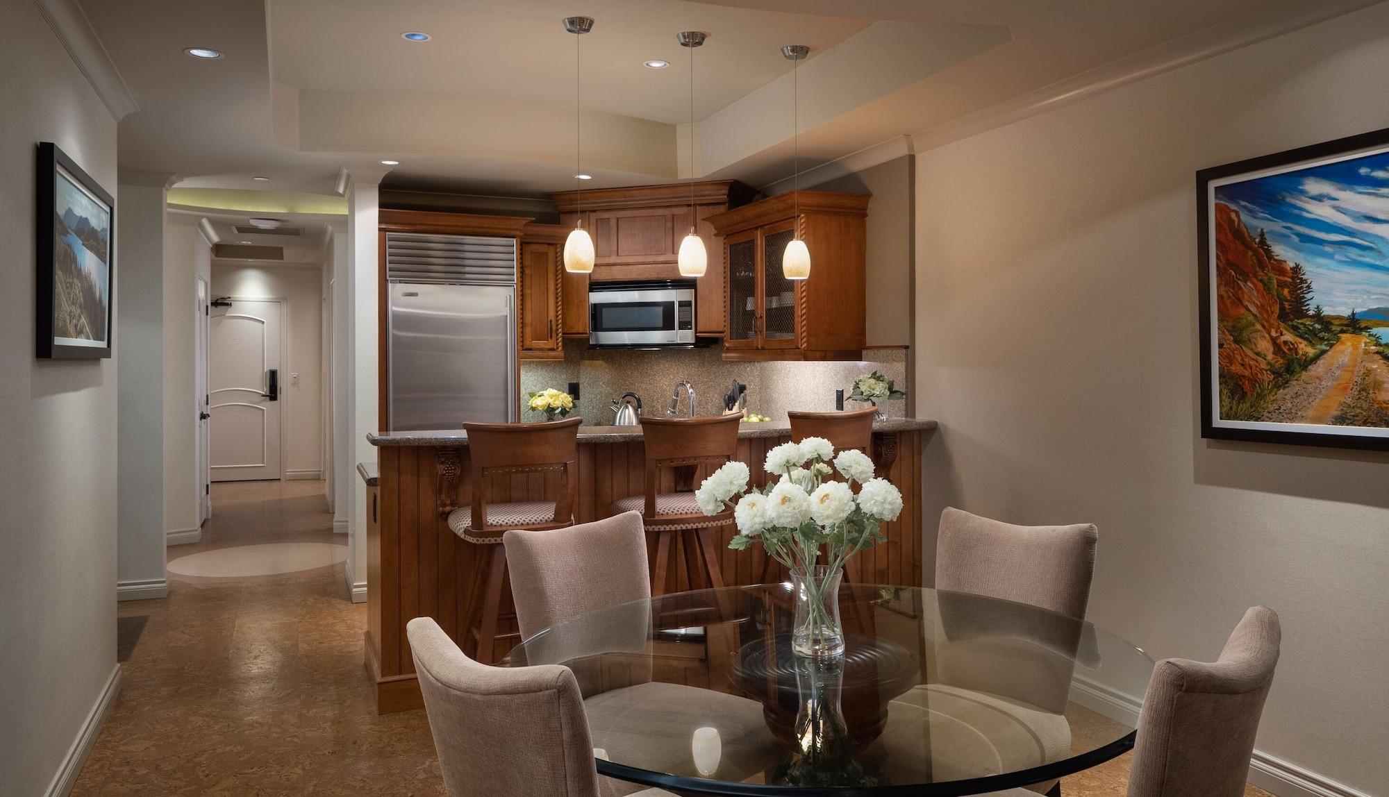 The Royal Kelowna - Bellstar Hotels & Resorts Екстер'єр фото