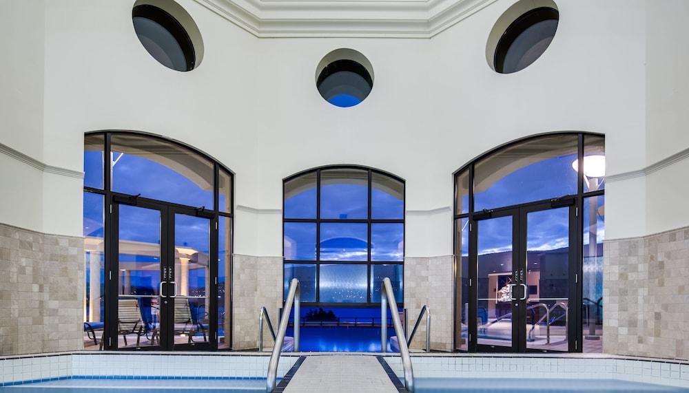 The Royal Kelowna - Bellstar Hotels & Resorts Екстер'єр фото