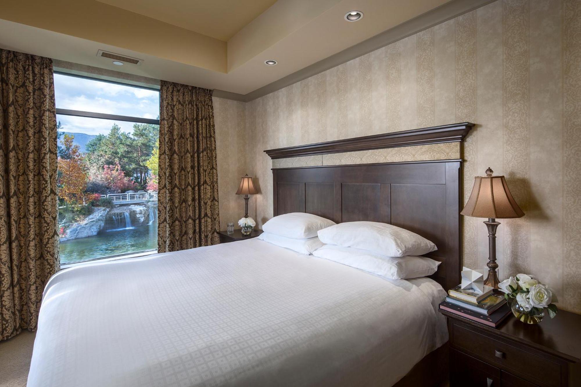 The Royal Kelowna - Bellstar Hotels & Resorts Екстер'єр фото